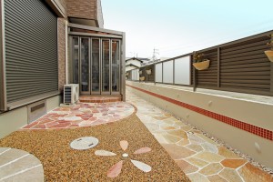 お庭の有効活用・乱形自然石貼りの上質な空間づくり　　　　　　　　　　　　　　　　　　　　　　　Ｏ様邸～明石市二見町西二見～