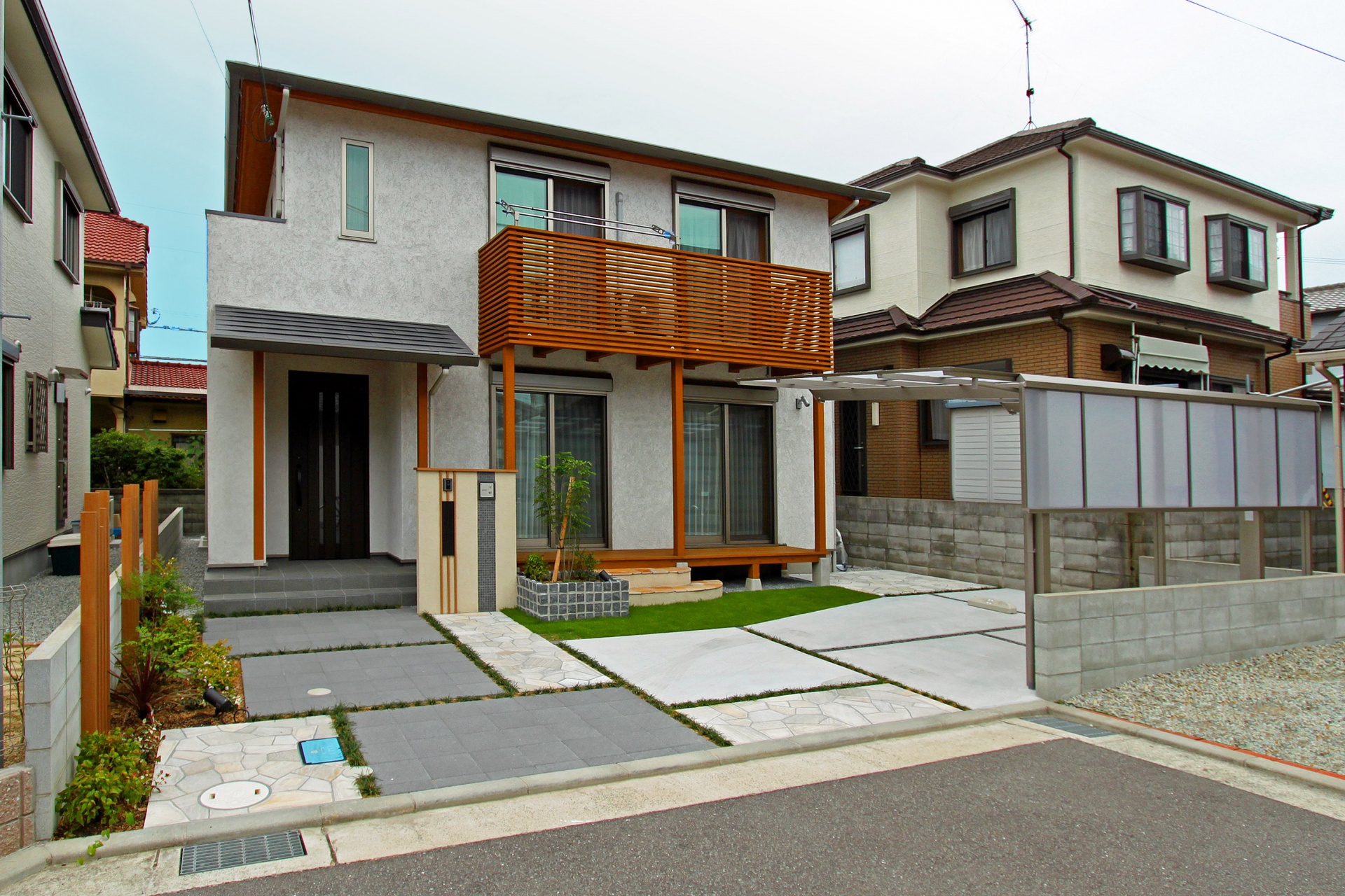 お家と一体感を持たせた、和モダンデザイン