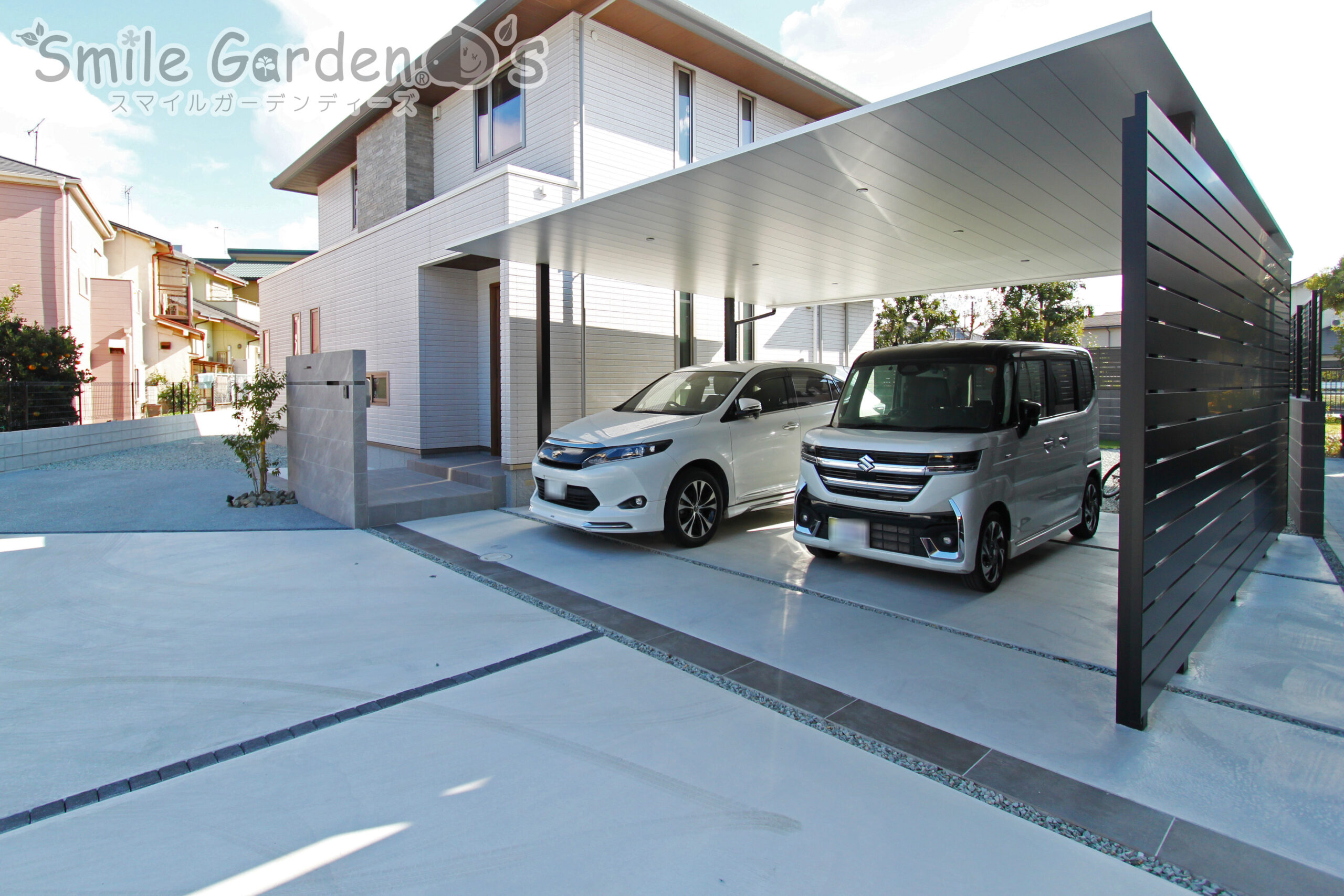 直線美で魅せる、洗練された新築外構