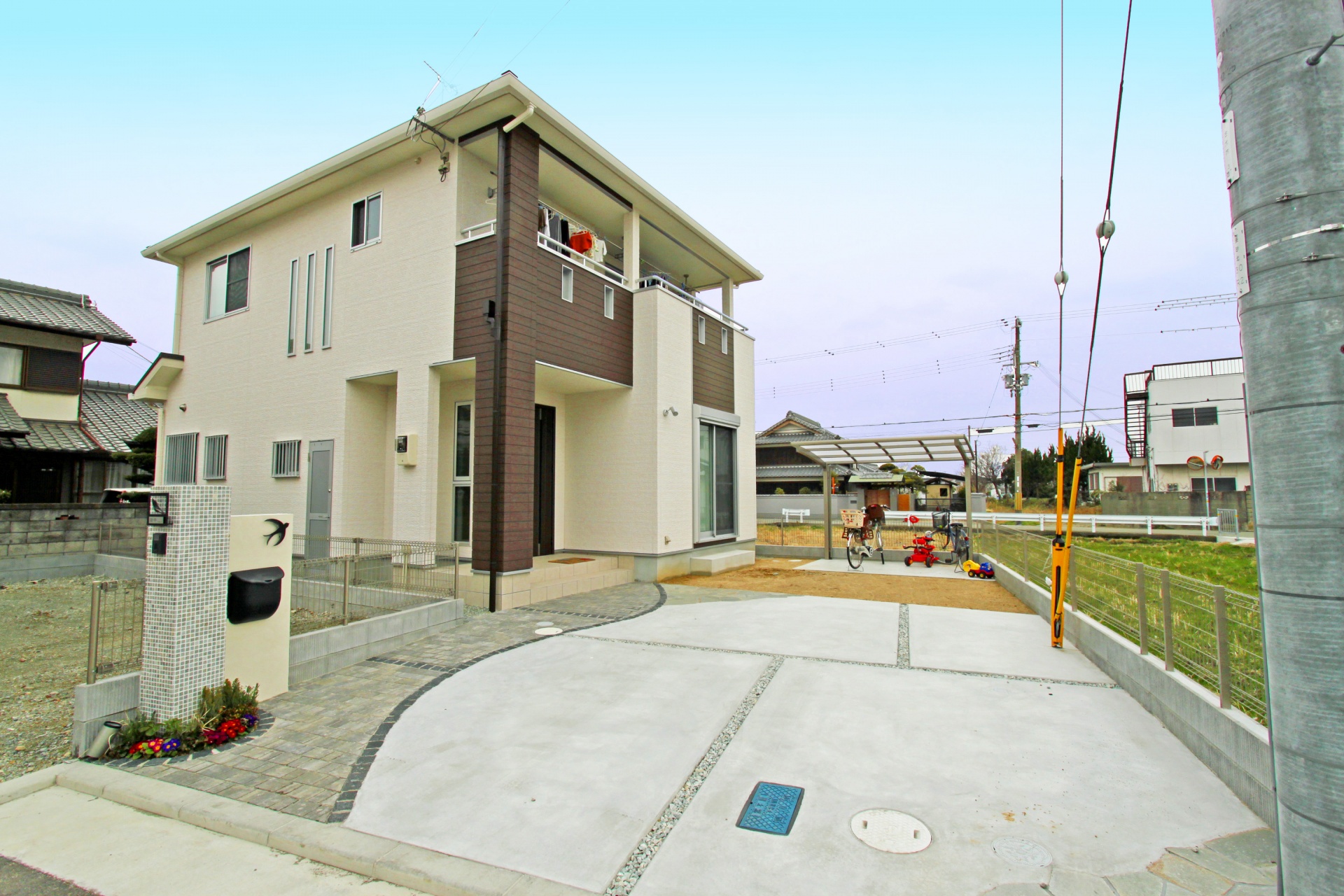 個性的なデザイン門柱で、効果的に駐車スペースを確保　Ｔ様邸～加古川市～