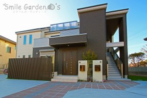 二世帯住宅に対応した こだわりの門柱 シンプルモダンデザインの新築 外構工事 加古川市 高砂市 明石市 神戸市西区 エクステリア 外構 ガーデニング スマイルガーデンディーズ
