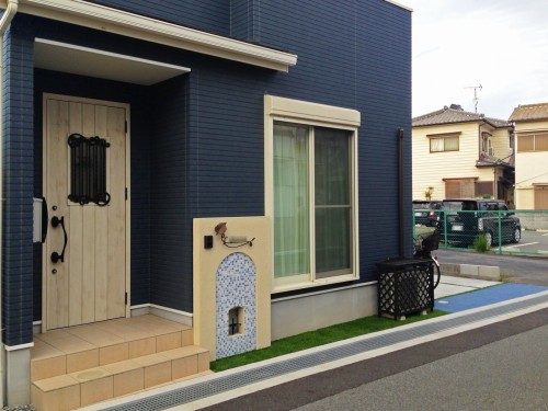 新築外構 東洋工業 カラーセラック 人工芝